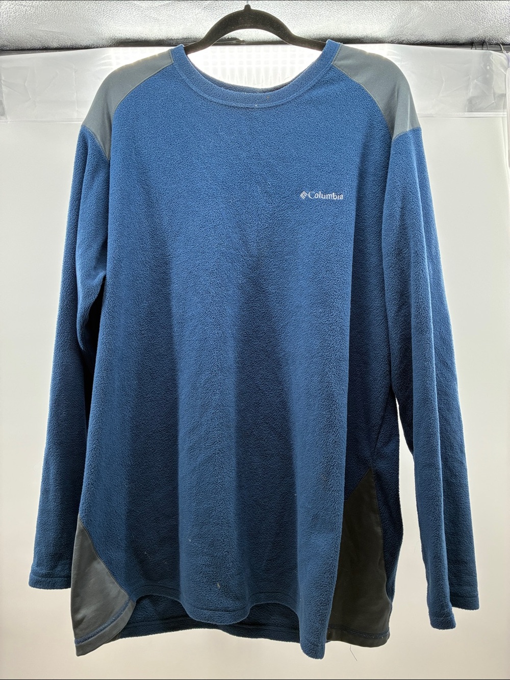 Columbia Men's Navy Blue Fleece Pullover with Gray Panels